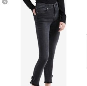 Levi's 721 High Rise skinny Ankle jeans .